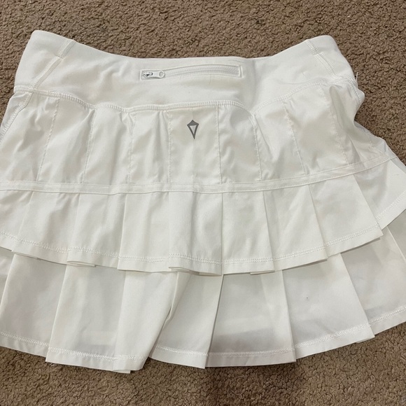 Lululemon kids white Ivivva skirt size 14 WILL DEFINITELY fit size XS #lululemon - Picture 2 of 3
